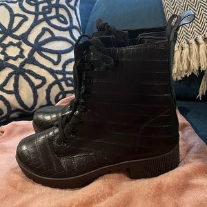 lightly worn black combat boots! true to size and very comfortable!